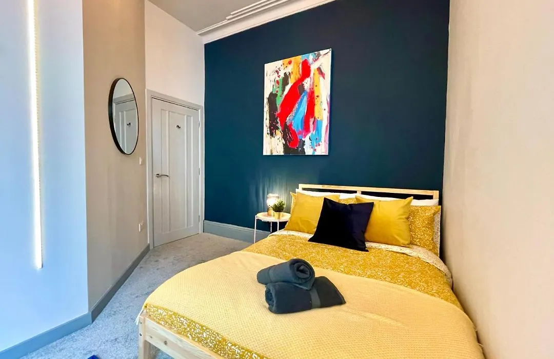 Coastal Charm: Stylish 2-Bedroom Near Beach-1