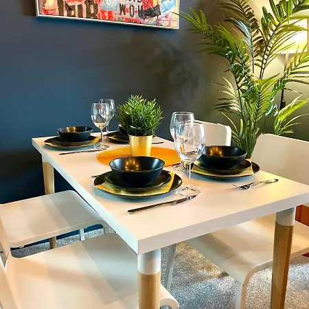 Coastal Charm: Stylish 2-Bedroom Near Beach-2