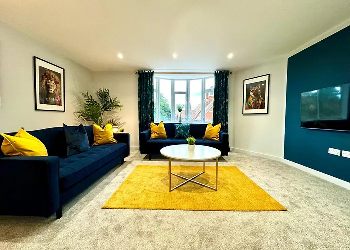 Amazing Large 3 Bedroom - Sleeps 8!
